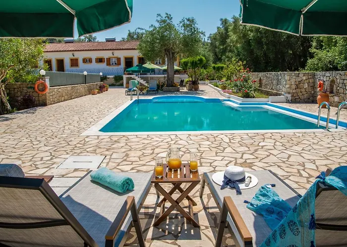 Aphrodite Studios & Apt With Pool