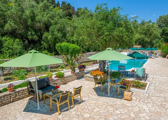Aphrodite Studios & Apt With Pool