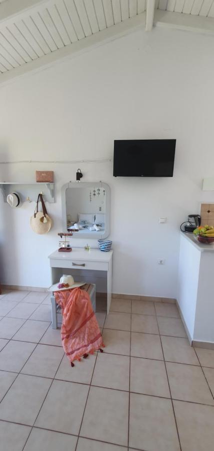 Apartment Aphrodite & With Pool